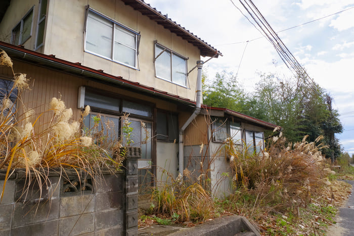 岡山市で相続した「古い家」｜解体せずに売却するメリットとデメリット